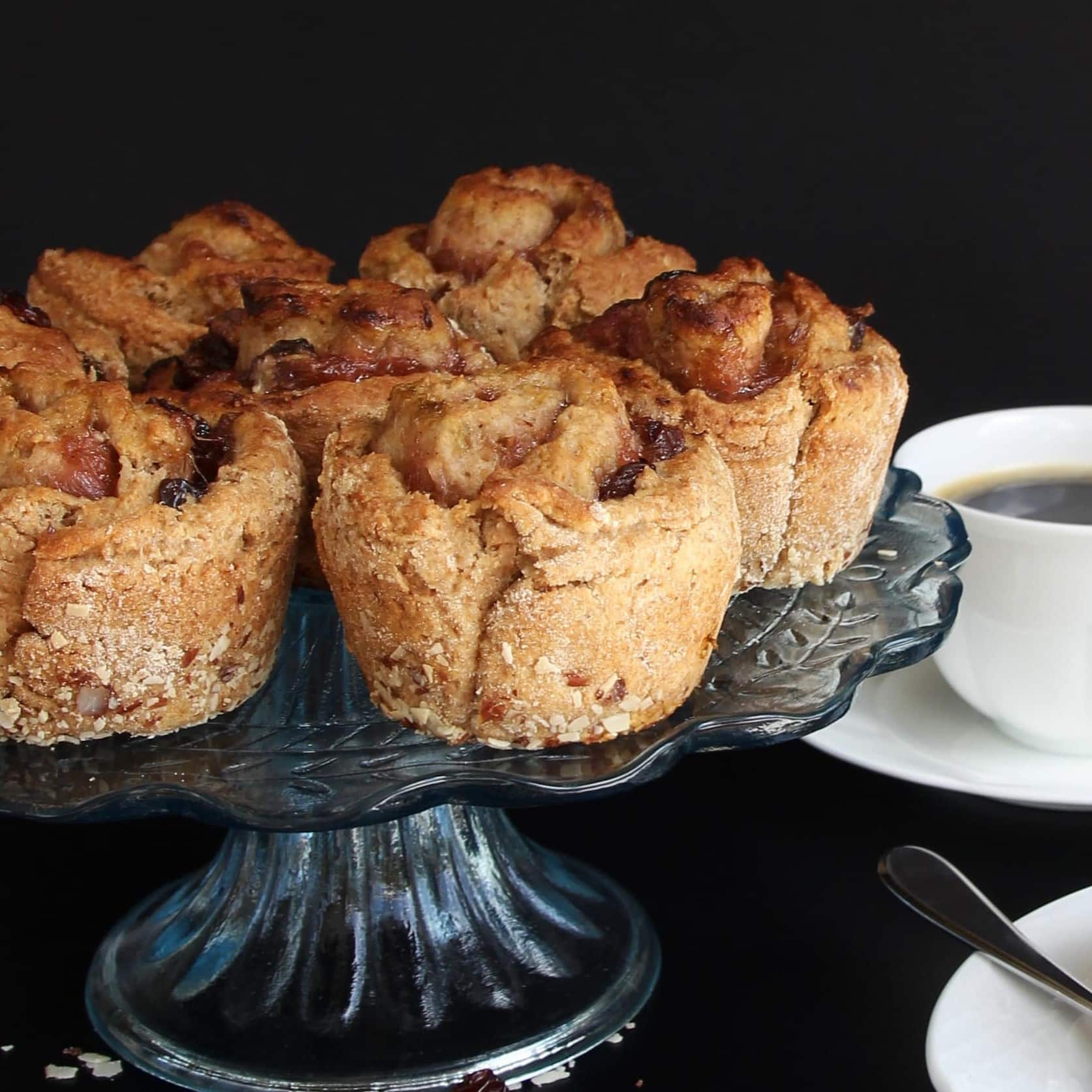 Rezept: Vegane Muffins in Rosenform mit Rosinen und Marmelade Rezept: Vegane Muffins in Rosenform mit Rosinen und Marmelade