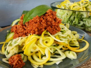 Zoodles Zucchini Nudeln mit Erbsenprotein Hack