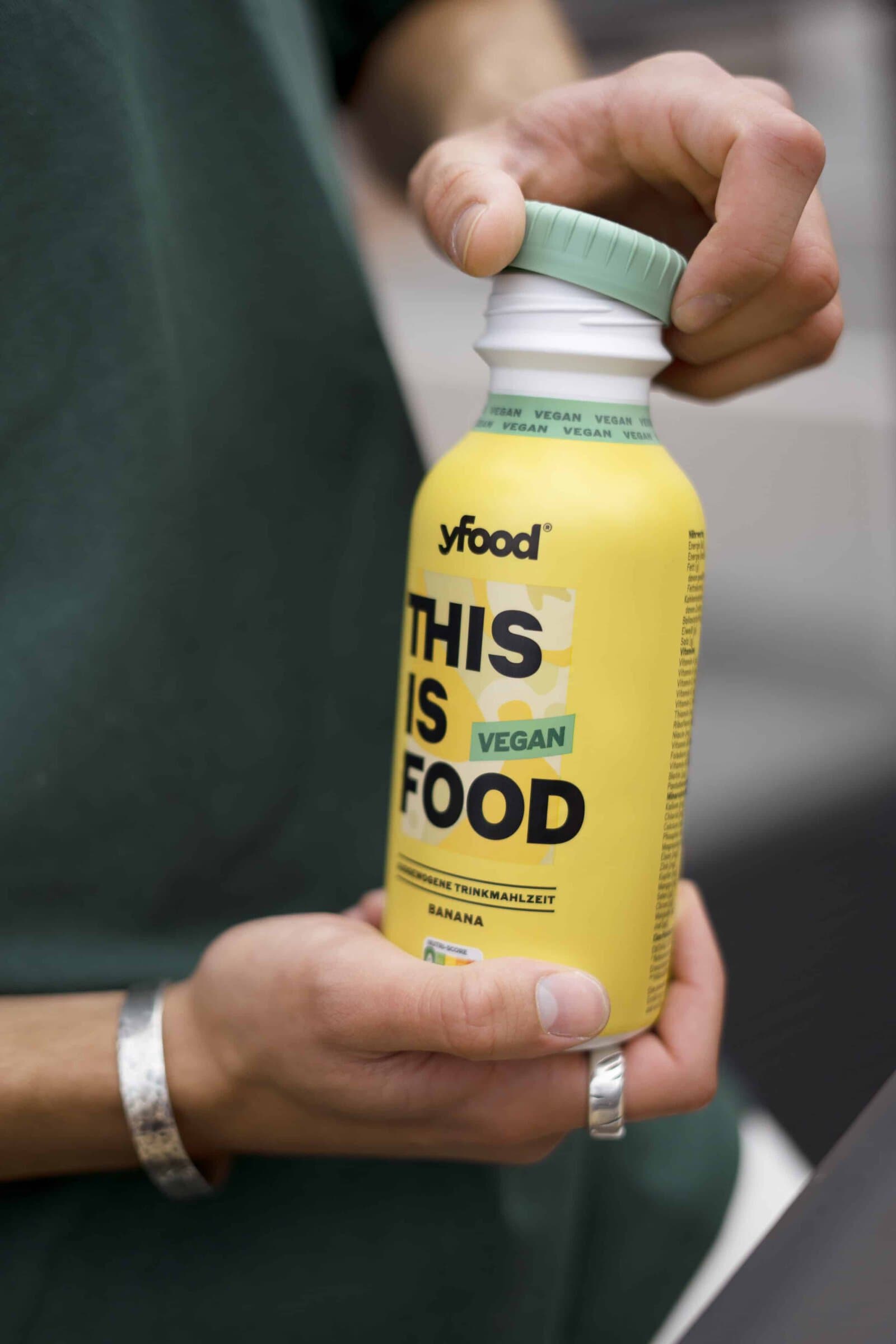 Yfood Vegan Banana in der 500-ml-Flasche