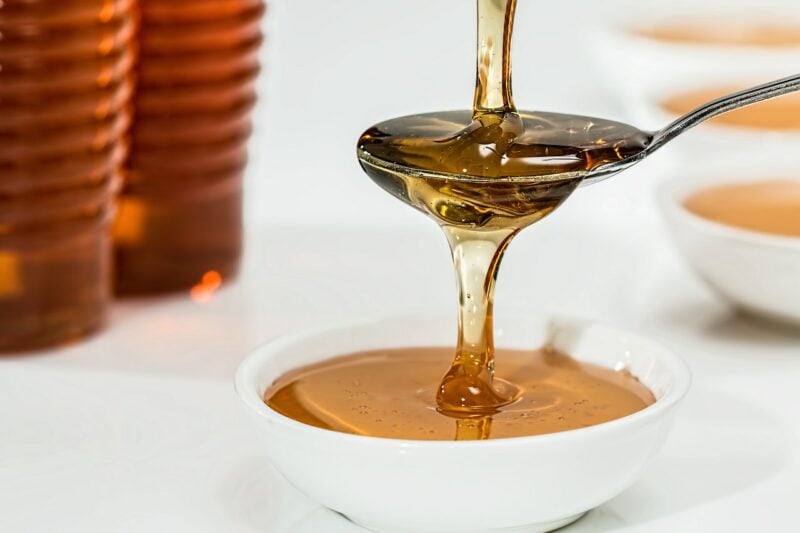 Is honey vegan? 5 reasons why honey is not vegan