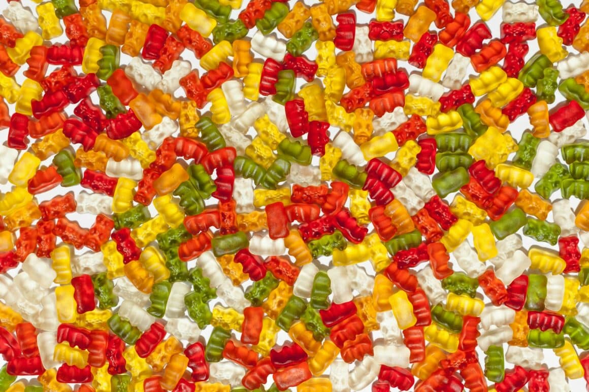 Bunte Gummibärchen in Nahaufnahme, klassisches Fruchtgummi wie von Haribo