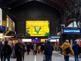 Ritter Sport vegan Billboard im Bahnhof
