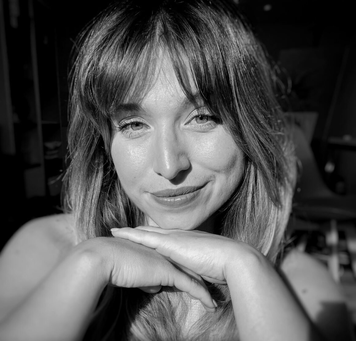 Bianca „Bibi“ Heinicke schaut lächelnd in die Kamera