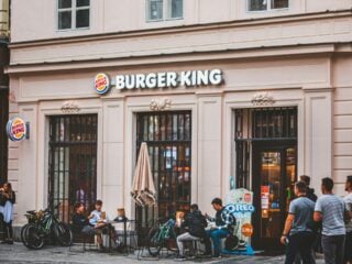Burger King Filiale in Österreich Wien serviert jetzt Oatly statt Kuhmilch - komplett vegan