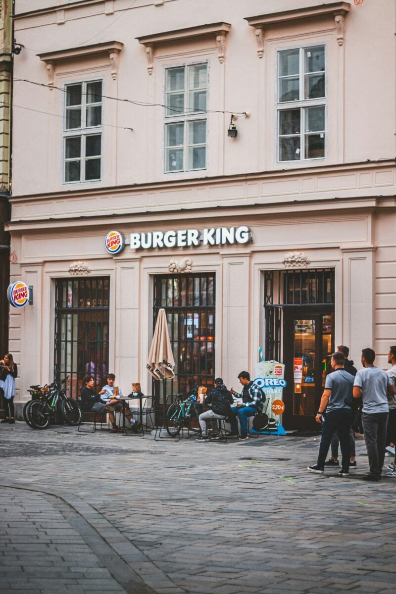Burger King Filiale in Österreich Wien serviert jetzt Oatly statt Kuhmilch - komplett vegan