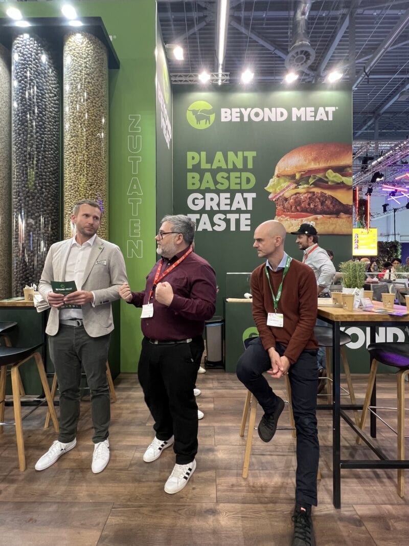 Beyond Meat stellt auf der ANUGA 2025 Beyond Bratwurst und Beyond Steak Pieces vor