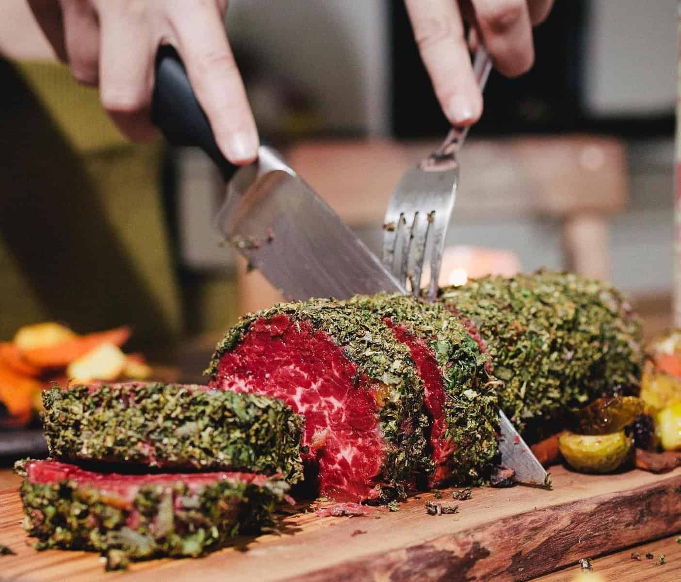 Fleischersatzprodukte auf Vollkornbasis & angeblich weltweit das erste marmorierte Steak aus Pflanzen.