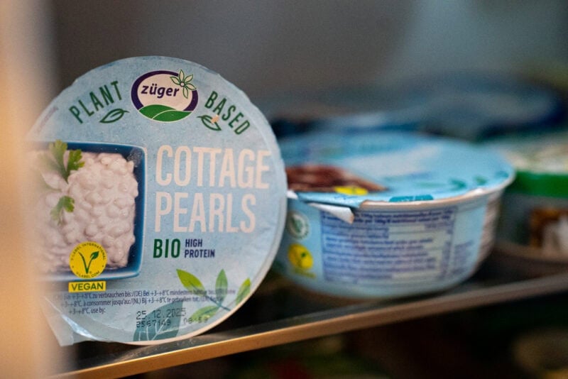 Vegane Cottage Pearls von Züger, proteinreich und pflanzenbasiert.