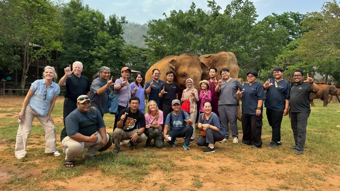 Delegation der indonesischen Regierung und JAAN Indonesia im Elephant Nature Park in Thailand