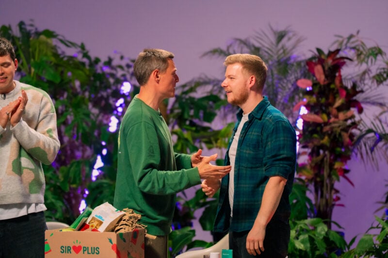 Raphael Fellmer von SIRPLUS pitcht bei "The Green Deal" seine Idee für eine Welt ohne Lebensmittelverschwendung