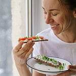 Pflanzliche Brotaufstriche selbermachen: 8 Rezepte für Frühstück, Picknick und BBQ Veganer Aufstrich auf Brot