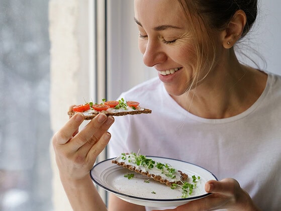 Veganer Aufstrich auf Brot