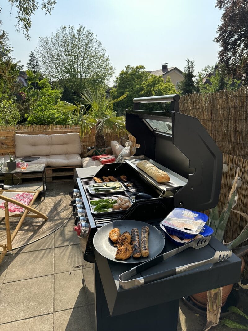 Vegan grillen - Seitansteak, Tofuwurst und Gemüse