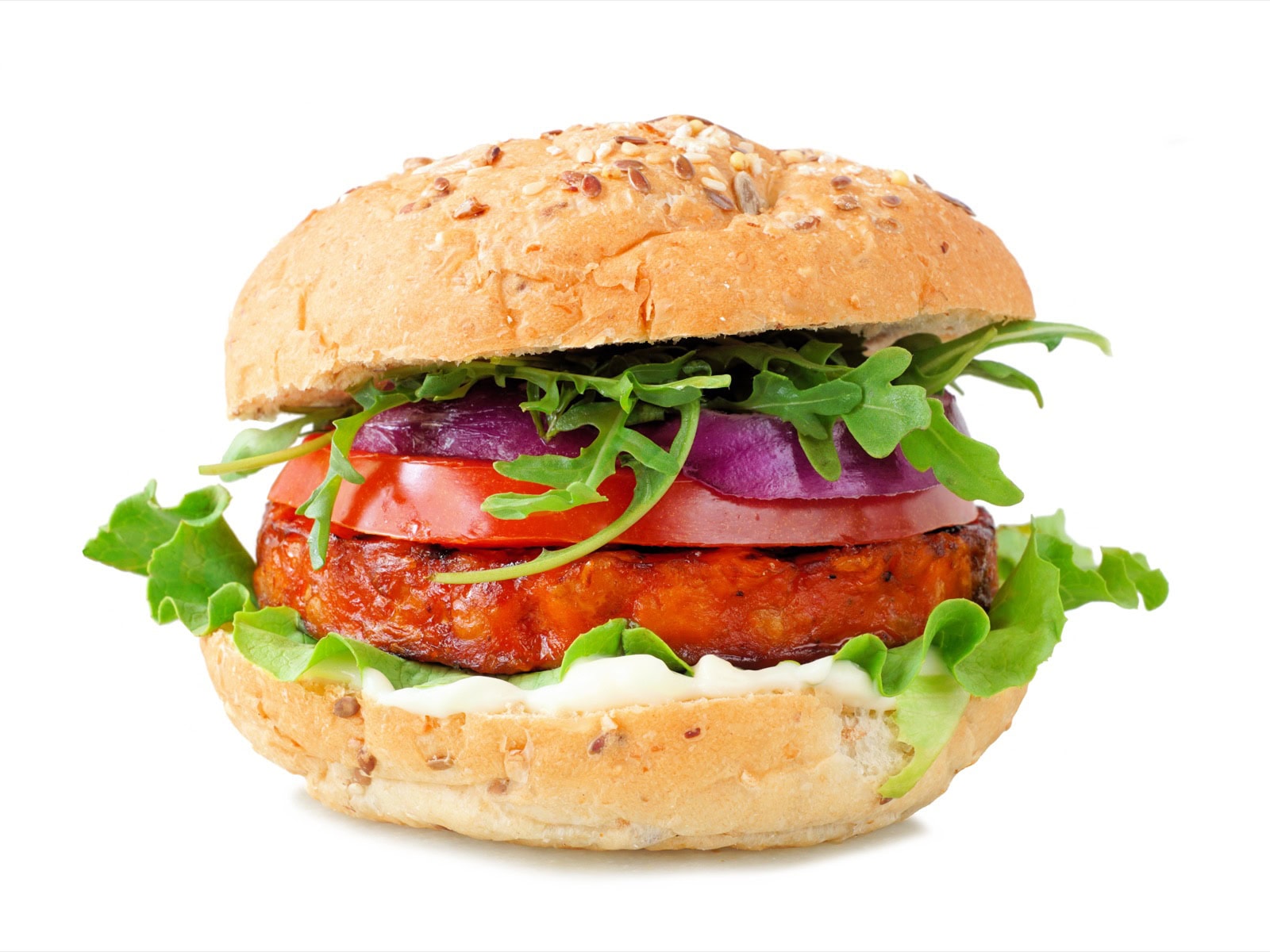 Veganer Burger mit Kichererbsen-Süßkartoffel-Patty auf Vollkornbrötchen