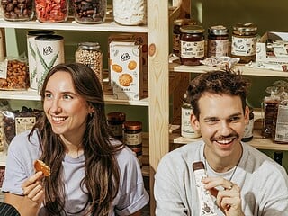 KoRo Kampagnenfoto mit veganen Snacks