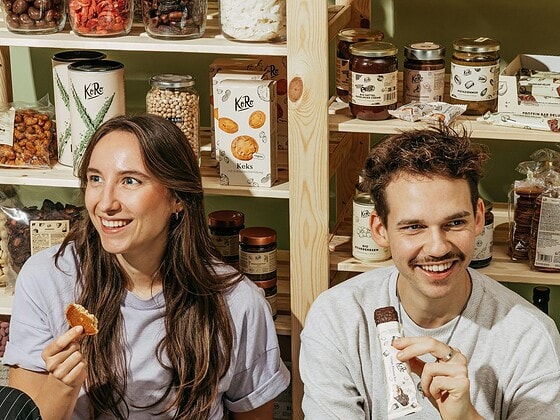 KoRo Kampagnenfoto mit veganen Snacks