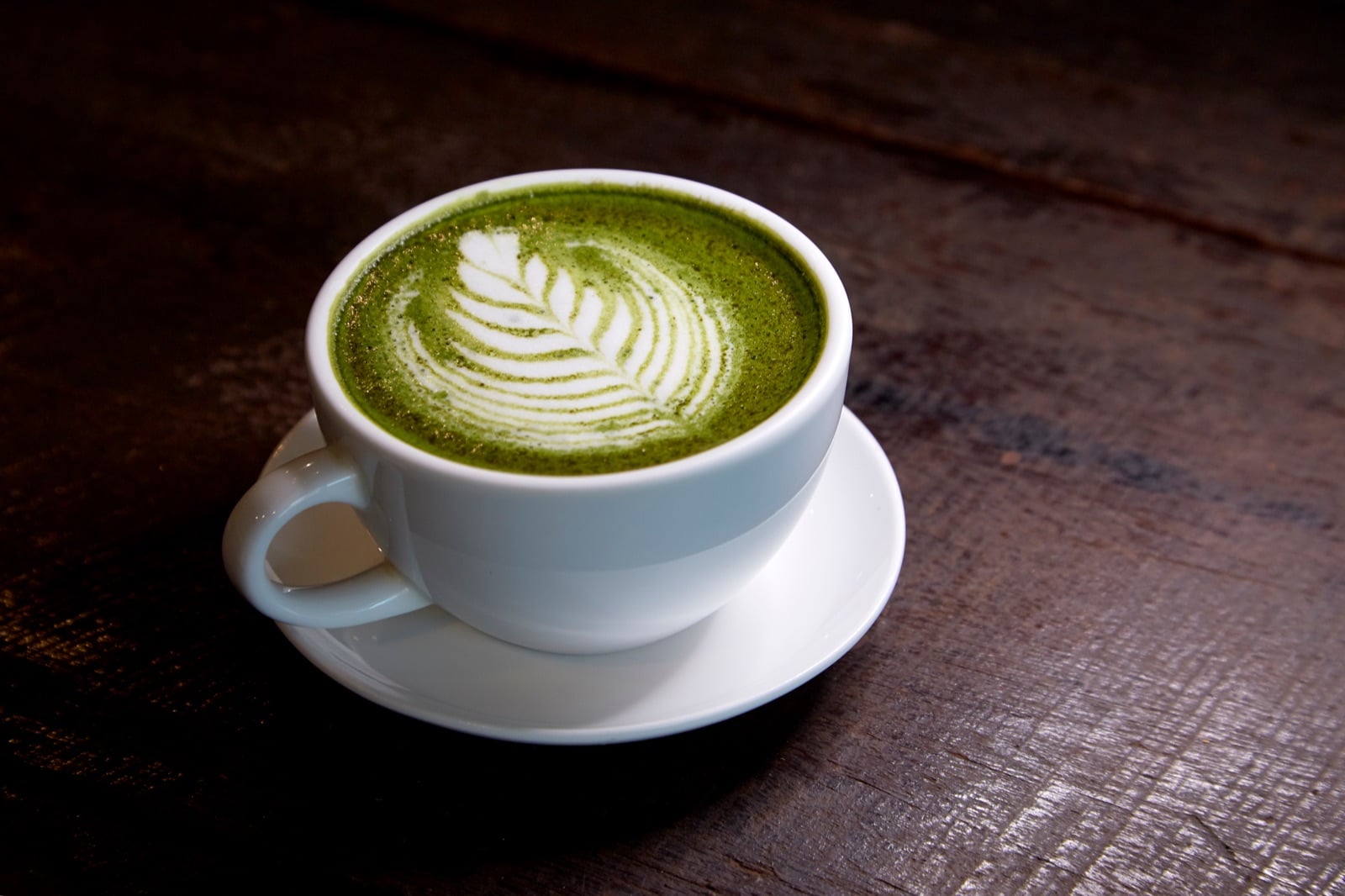 Matcha Latte in einem Glas