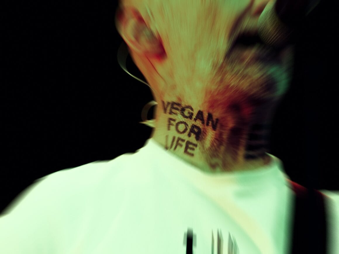 Moby mit seinem Vegan for Life Tattoo im Nacken, Konzertfoto von Ninon Soulié