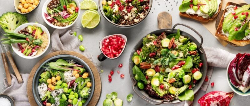 Auswahl veganer Gerichte fuer die Wochenplanung