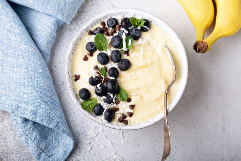 Nice-Cream aus Banane mit Blaubeeren
