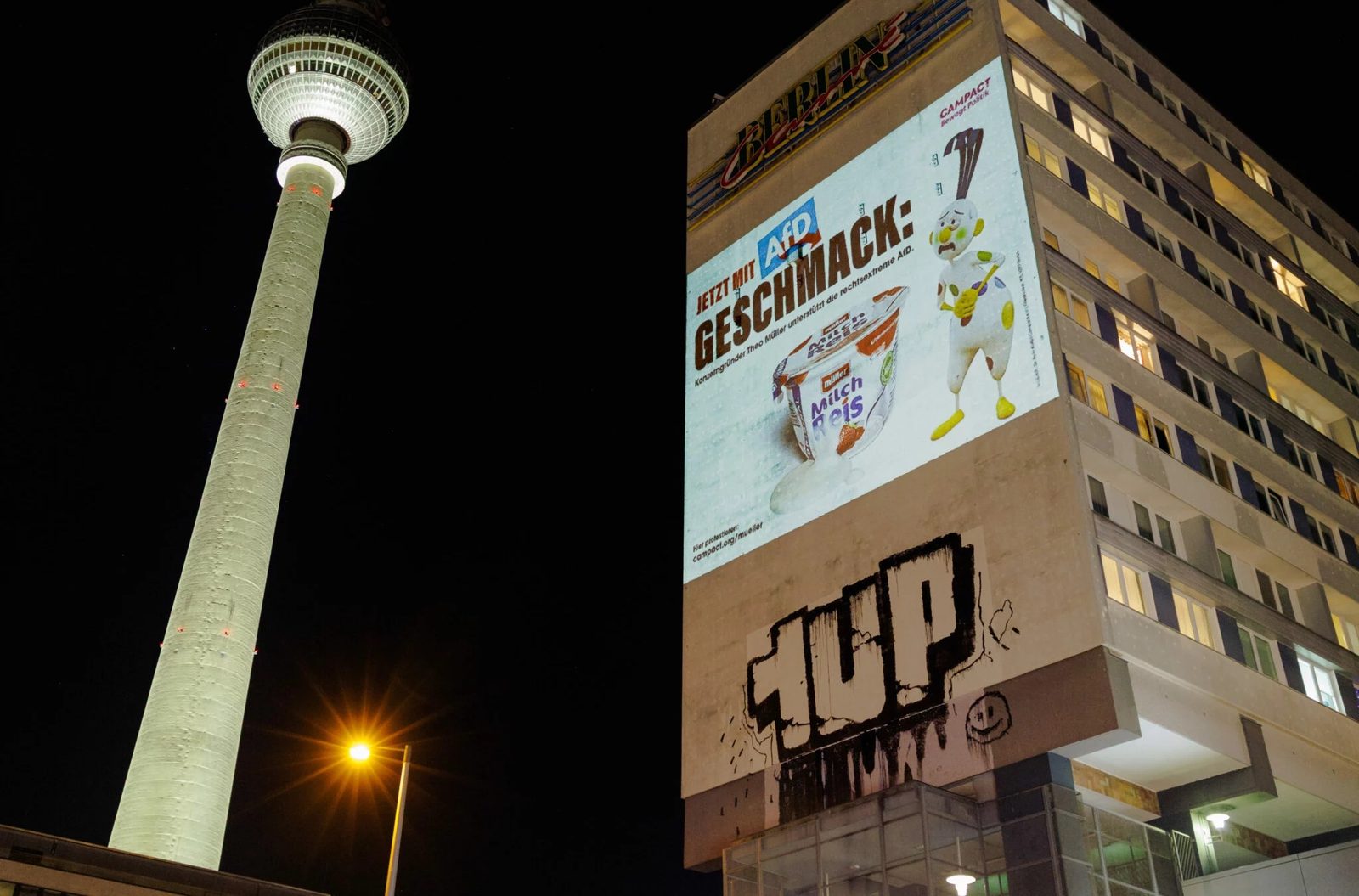 Campact-Fassadenprojektion Jetzt mit AfD-Geschmack neben dem Berliner Fernsehturm