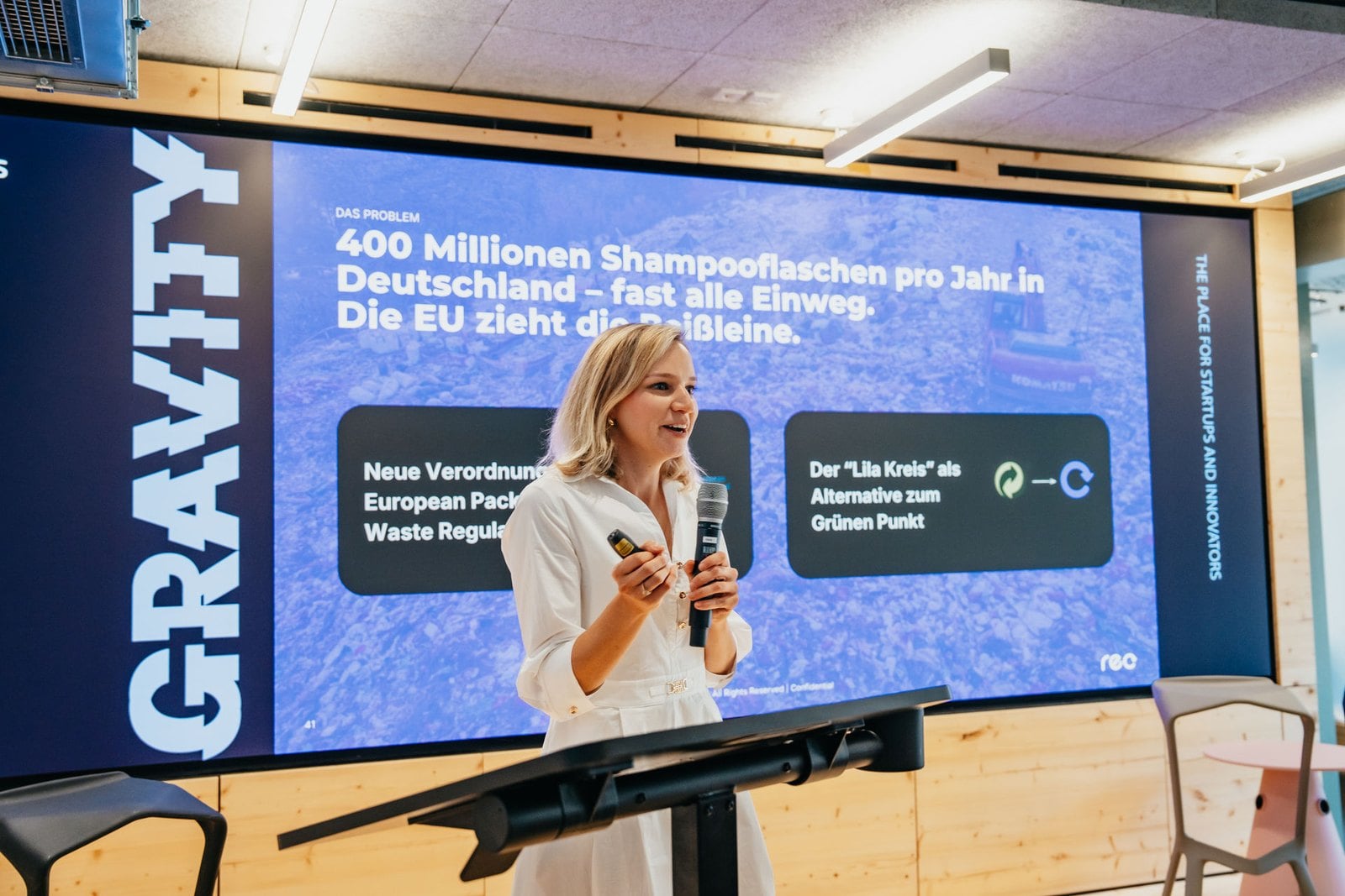 Talk at the reo kick-off in Heilbronn, the screen reads: 400 million shampoo bottles per year in Germany, almost all single use