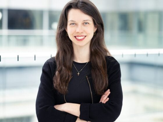 Porträt von Dr. Zoe Mayer, Bundestagsabgeordnete der Grünen