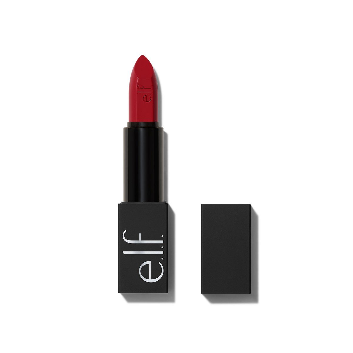 Roter Lippenstift O Face Satin Lipstick im Farbton Own It von e.l.f. Cosmetics mit abgenommener Kappe