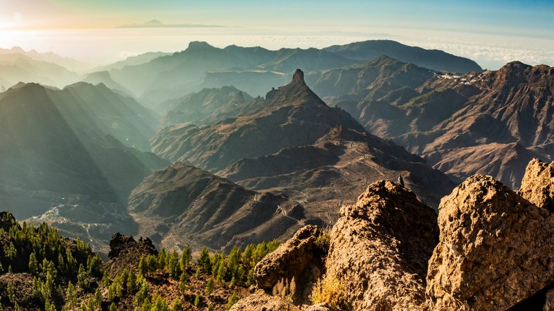 Landschaft in Gran Canaria: Roque Bentayga und Bergtäler im Inselinneren