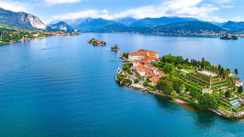 Landschaft in Lago Maggiore: Isola Bella im Lago Maggiore von oben