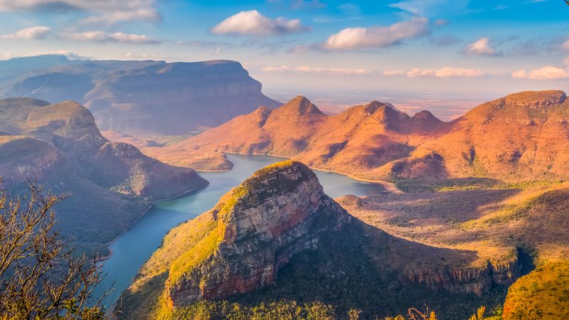 Landschaft in Mpumalanga: Blyde River Canyon mit den Three Rondavels