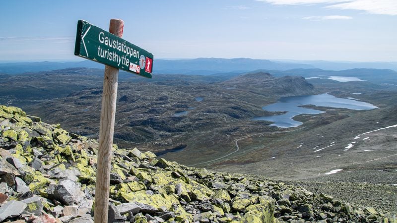 Landschaft in Telemark: Blick vom Gaustatoppen über Seen und Hochfläche in Telemark, Norwegen