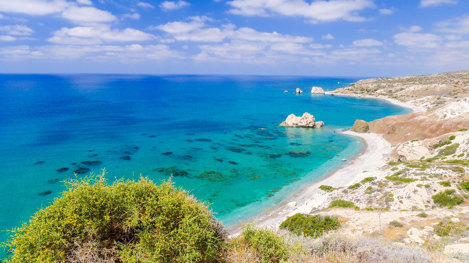 Landschaft in Zypern: Felsen der Aphrodite und Bucht an der Südwestküste