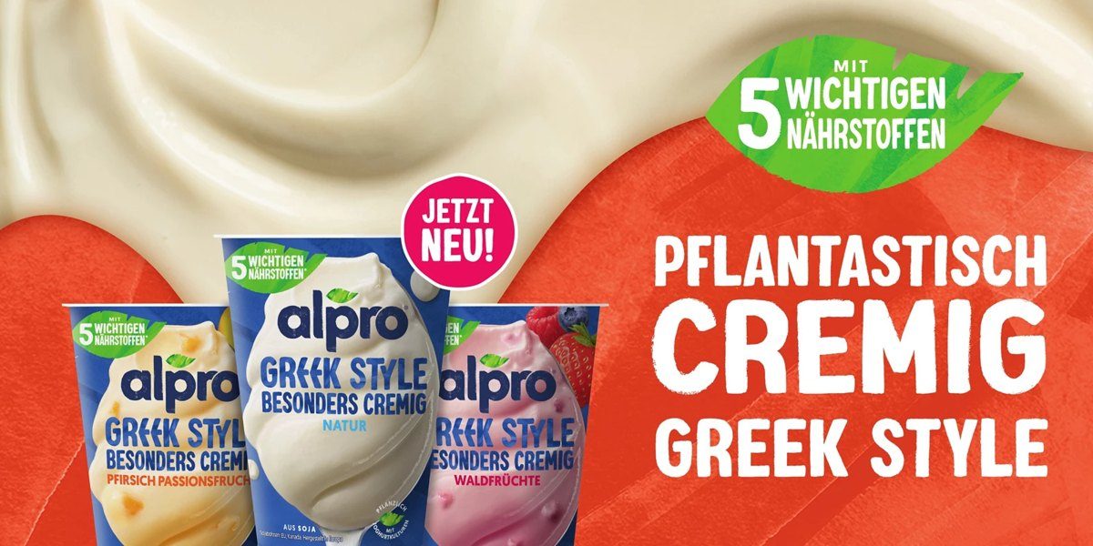 Alpro Greek Style in den Sorten Natur, Pfirsich-Passionsfrucht und Waldfrucht