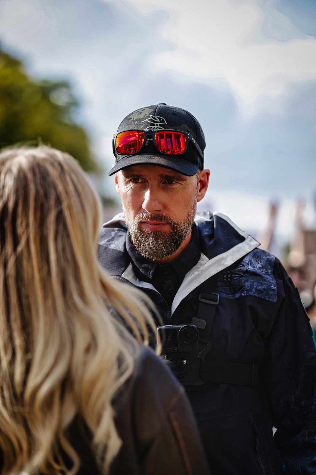 Robert Marc Lehmann im Gespräch am Rande der Demo