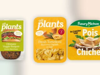 Montage aus Packshots: zwei allplants-Produkte, ein veganer Black-Bean-Burger und Butternut-Tortelloni, daneben die Kichererbsen-Scheiben Tranches Végé von Fleury Michon