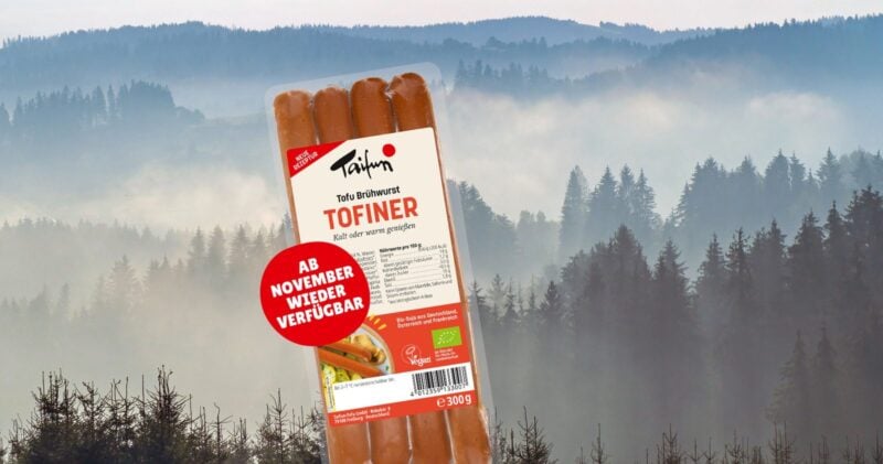 Packung Taifun Tofiner vor einer nebligen Schwarzwaldlandschaft
